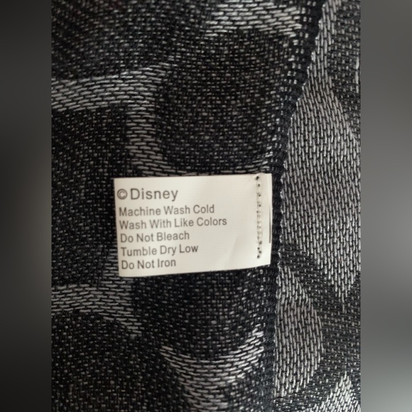 Disney Mickey Mouse scarf/shawl, reversible light gray and dark gray, 25”x70” - Picture 4 of 4